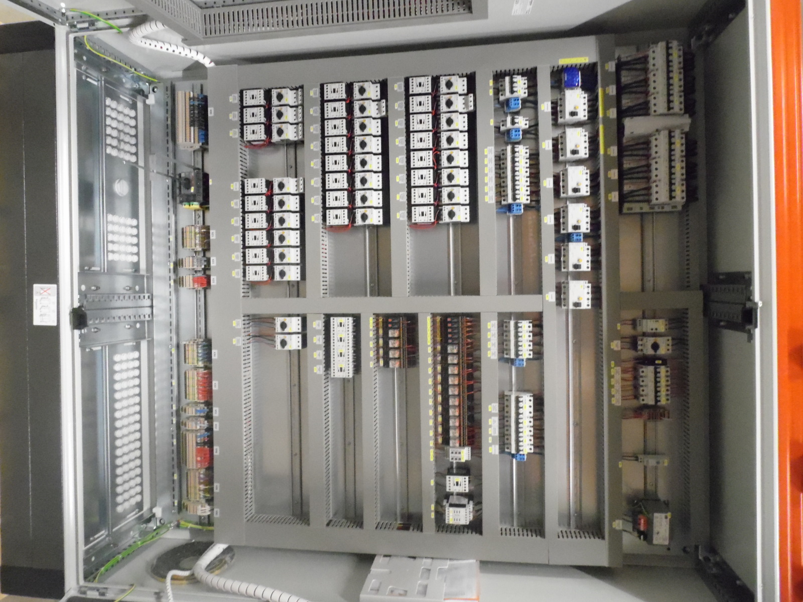 Control cabinet house 1